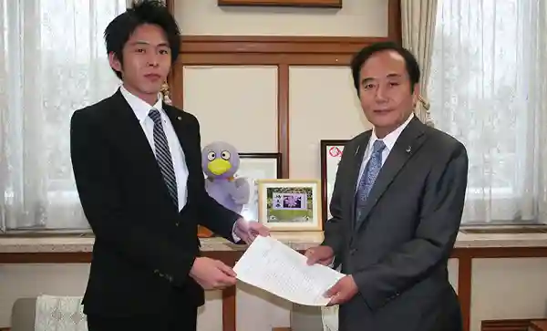 勝浦あつしの経歴